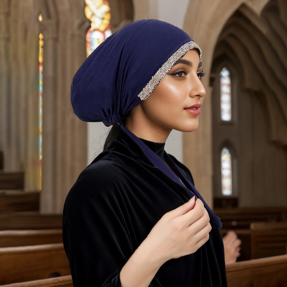 Bonnet liseré de diamants