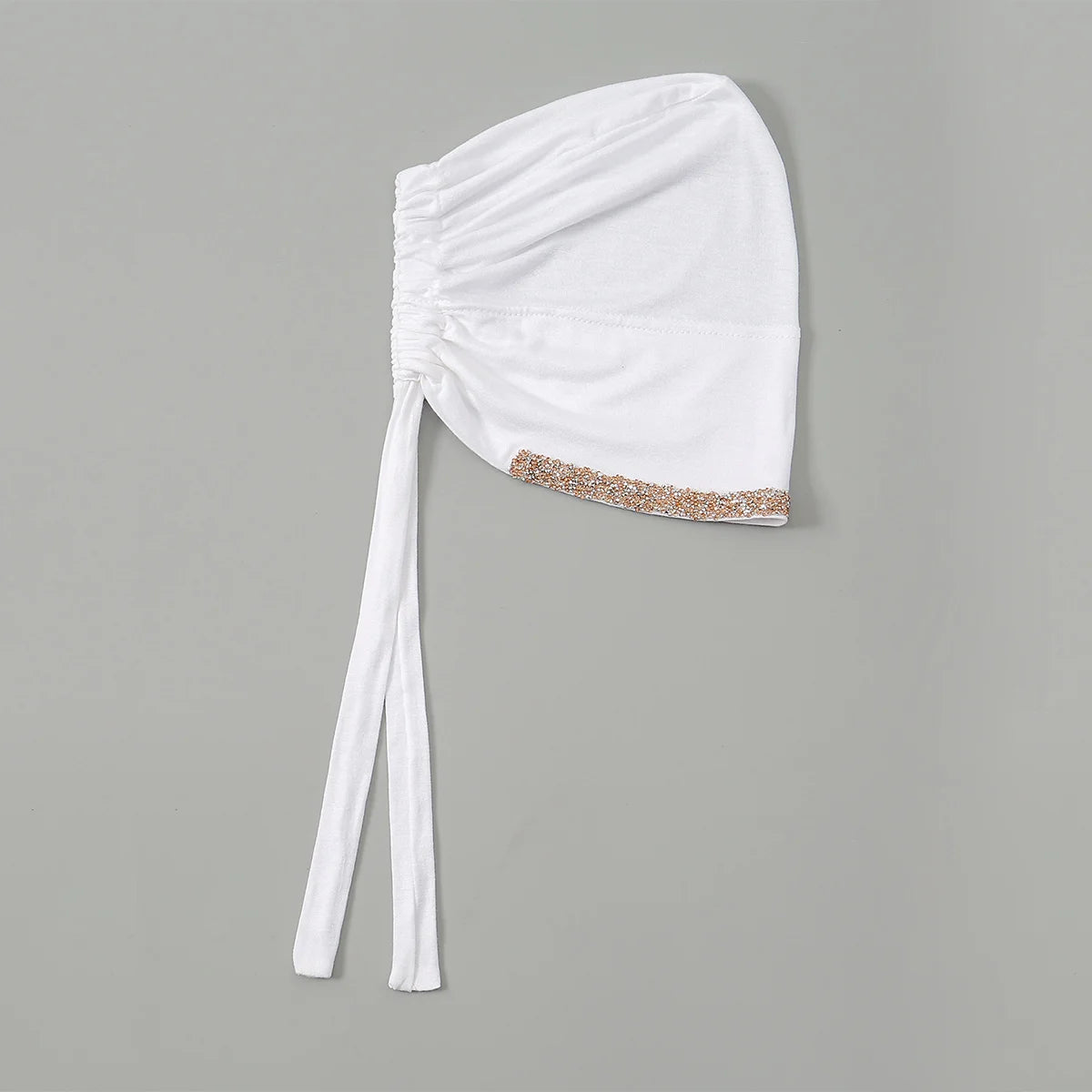 Bonnet liseré de diamants