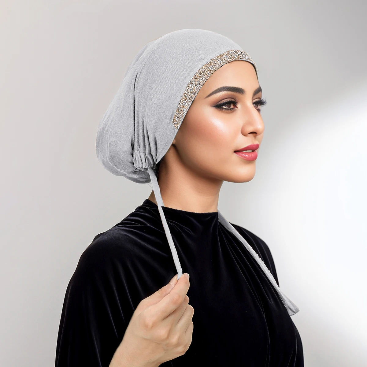 Bonnet liseré de diamants