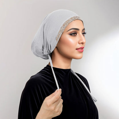Bonnet liseré de diamants