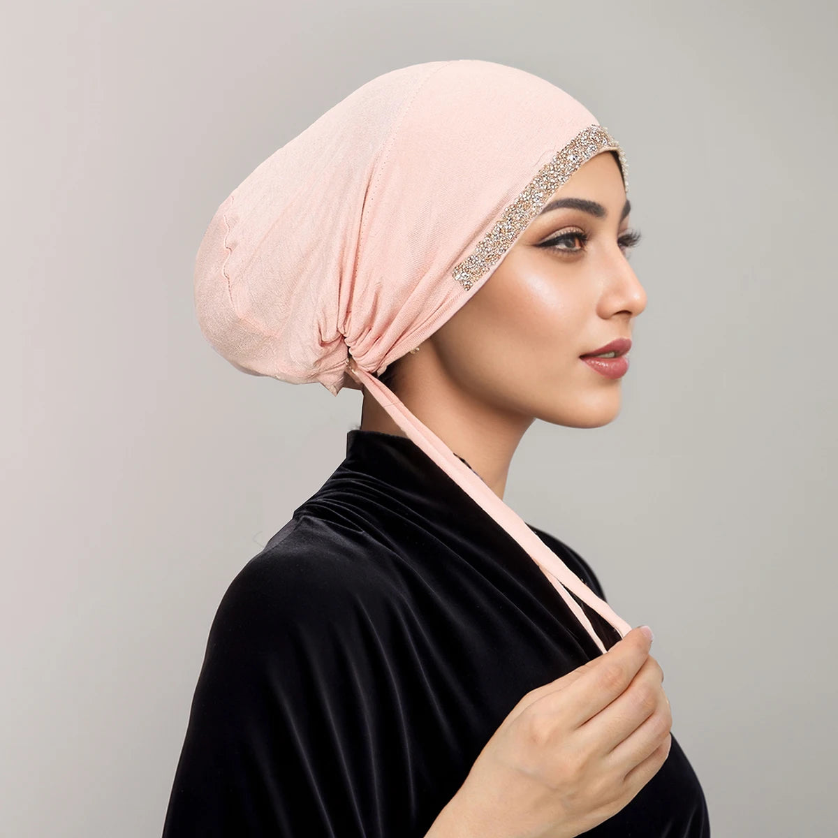 Bonnet liseré de diamants