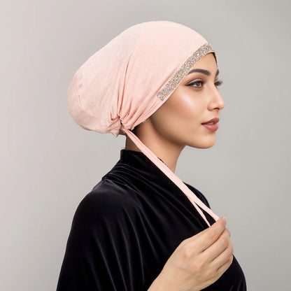 Bonnet liseré de diamants